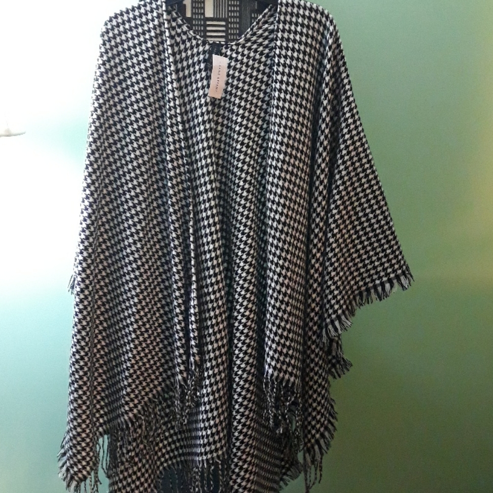 Lane Bryant B&W Designed Shawl/Cape NWT